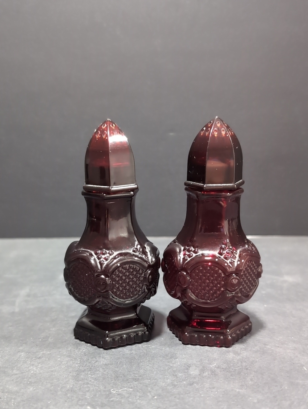 VGT,Avon Ruby Red Collection  Glass Salt/Pepper Shakers.